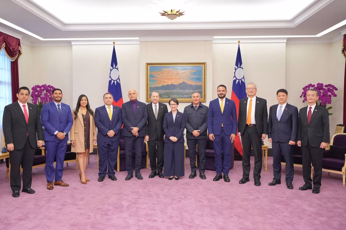 Delegación de diputados panameños durante una reunión oficial con autoridades de Taiwán, como parte de una visita de trabajo institucional.