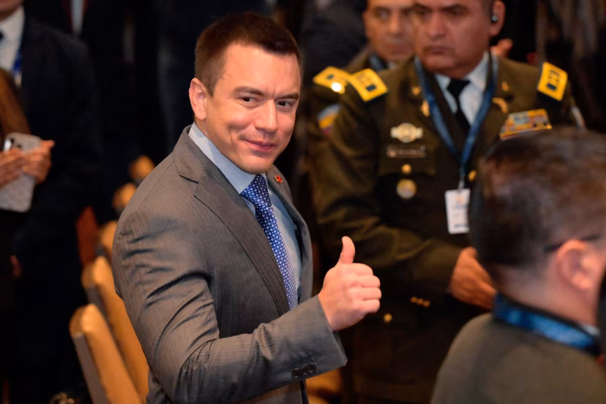 Ecuador regresa a los mercados internacionales con una emisión histórica de USD 4.000 millones en bonos, tras casi siete años fuera del financiamiento externo.