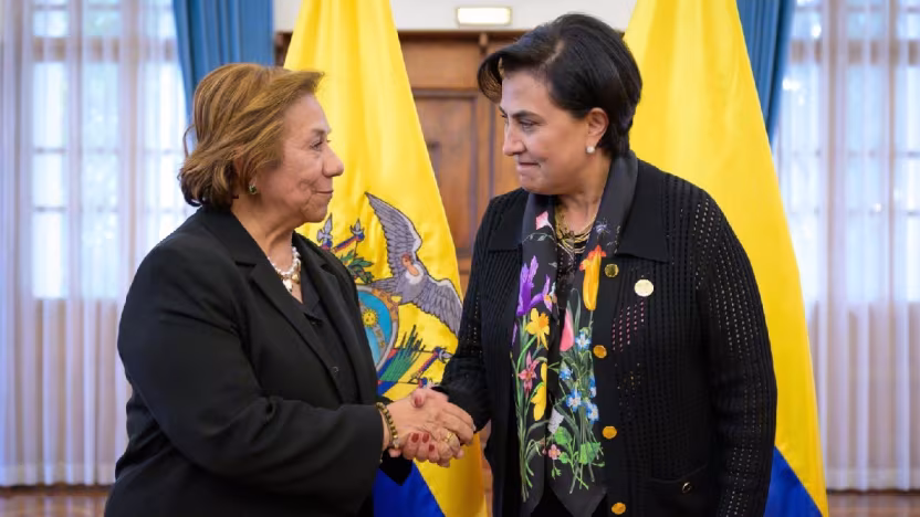 Ecuador y Colombia reanudan el diálogo diplomático en Panamá para intentar desescalar la guerra comercial y las tensiones por narcotráfico y seguridad fronteriza.