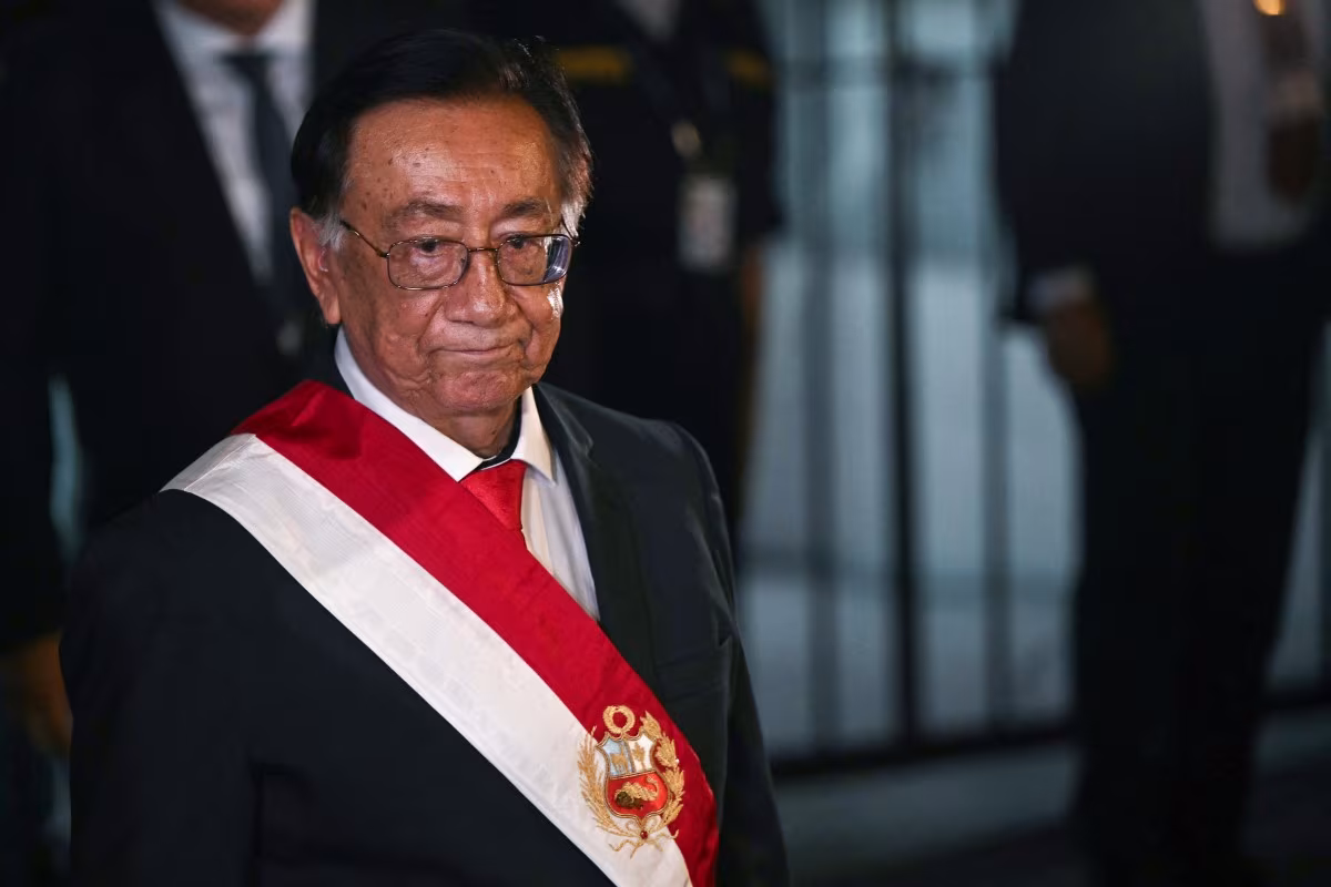 El Congreso de Perú eligió a José María Balcázar como presidente interino tras la destitución de José Jerí; gobernará hasta la transición posterior a las elecciones de abril.